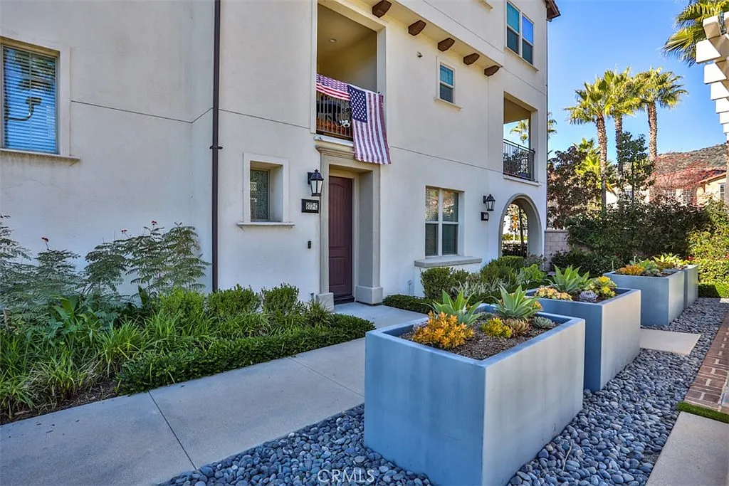 877 Orchid Way photo 1