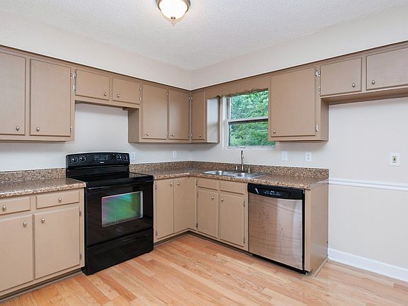 2nd image of 3867 Crickett Ln