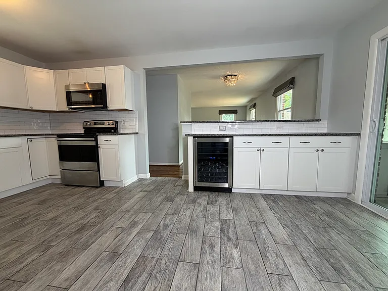 3211 Carillon Dr — Photo 4