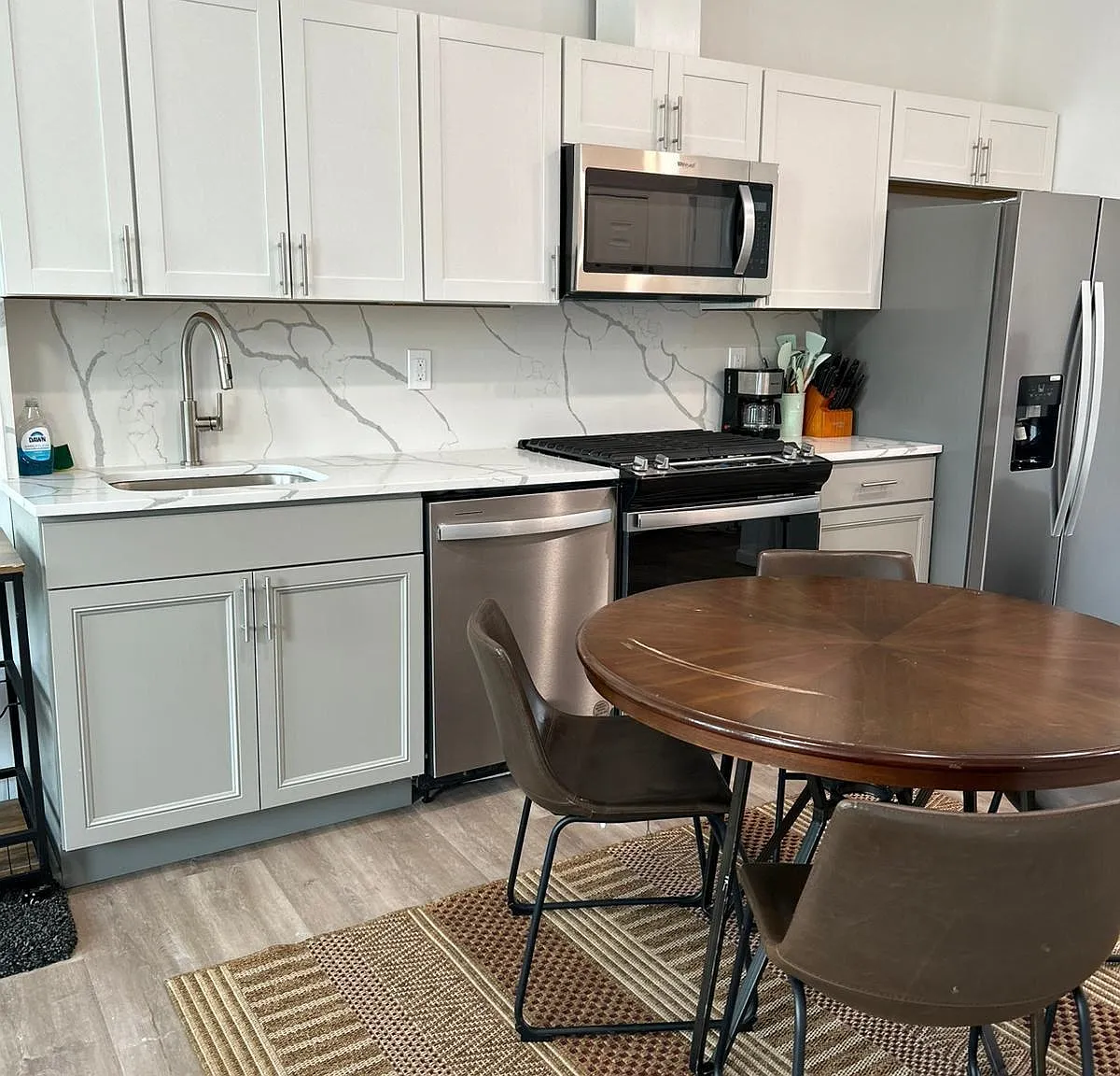 2 bed, 1.0 bath, 700 sqft, $3,200 — Photo 2