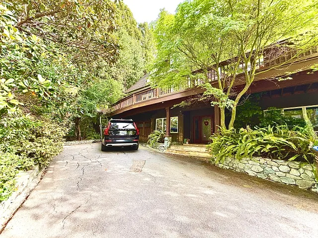 2 car garage, plus space for 3 additional cars on property and plenty of parking space on Daffodil Lane.