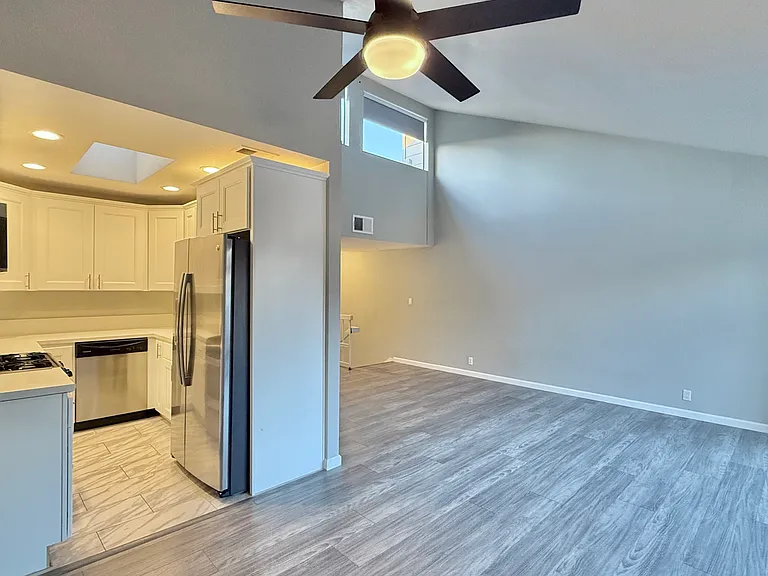 2135 E Valley Pkwy #33 — Photo 14