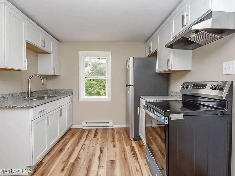 451 Moss St #2 — Photo 3