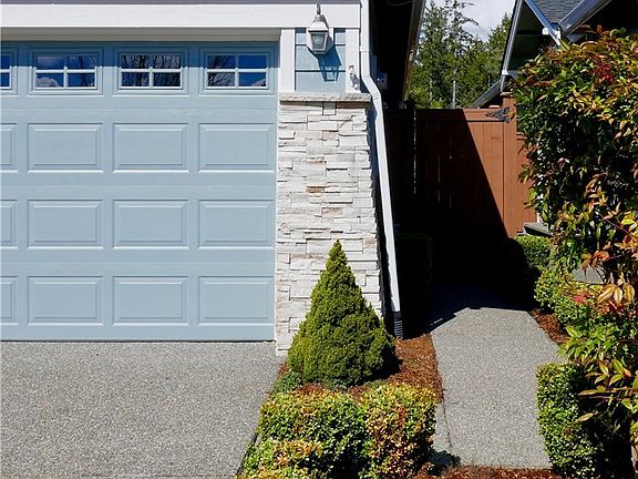 4th image of 8244 Vashon Dr NE