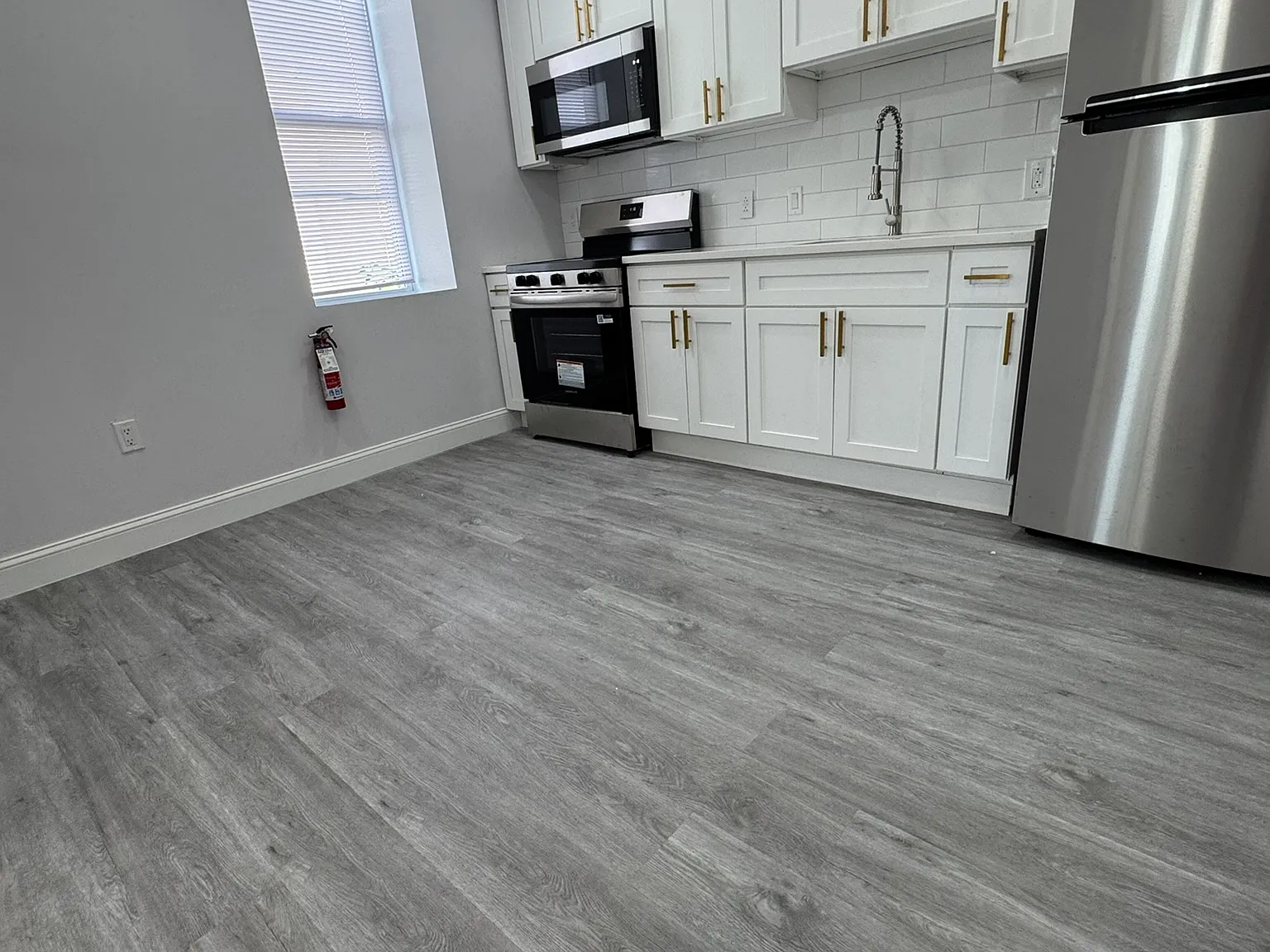 1 bed, 400 sqft, $1,195 — Photo 2