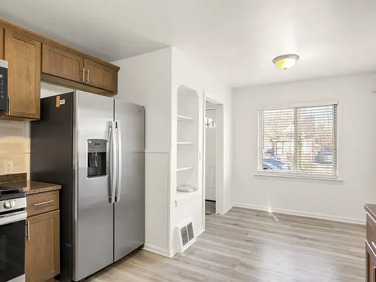 8871 Sussex St — Photo 12
