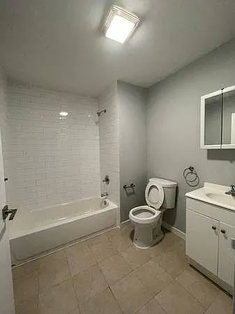 1 bed, $1,718 — Photo 2