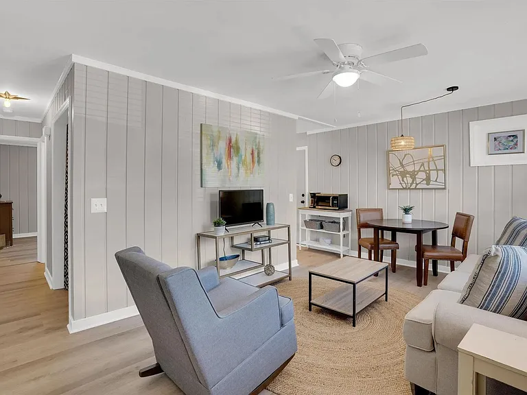2746 Montgomery Ave #2746-1 — Photo 3