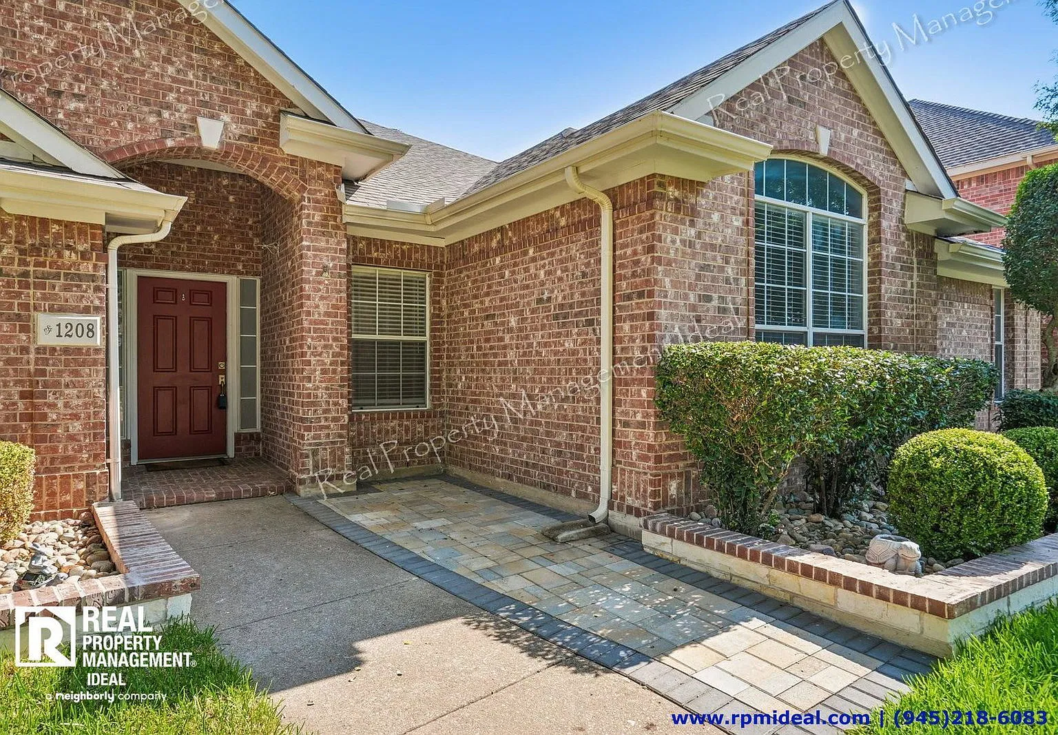 4 bed, 2.0 bath, 2249 sqft, $2,799 — Photo 2