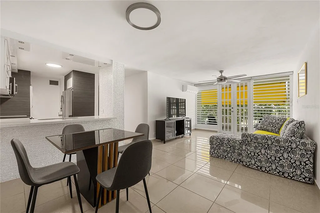 2 bed, 1.0 bath, 872 sqft, $1,880 — Photo 3