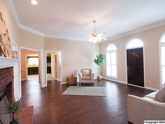 4th image of 100 Sleepy Hollow Ln