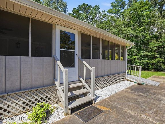 5th image of 118 Pine Ridge Rd