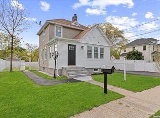 32 Belford Ave, Bay Shore, NY 11706