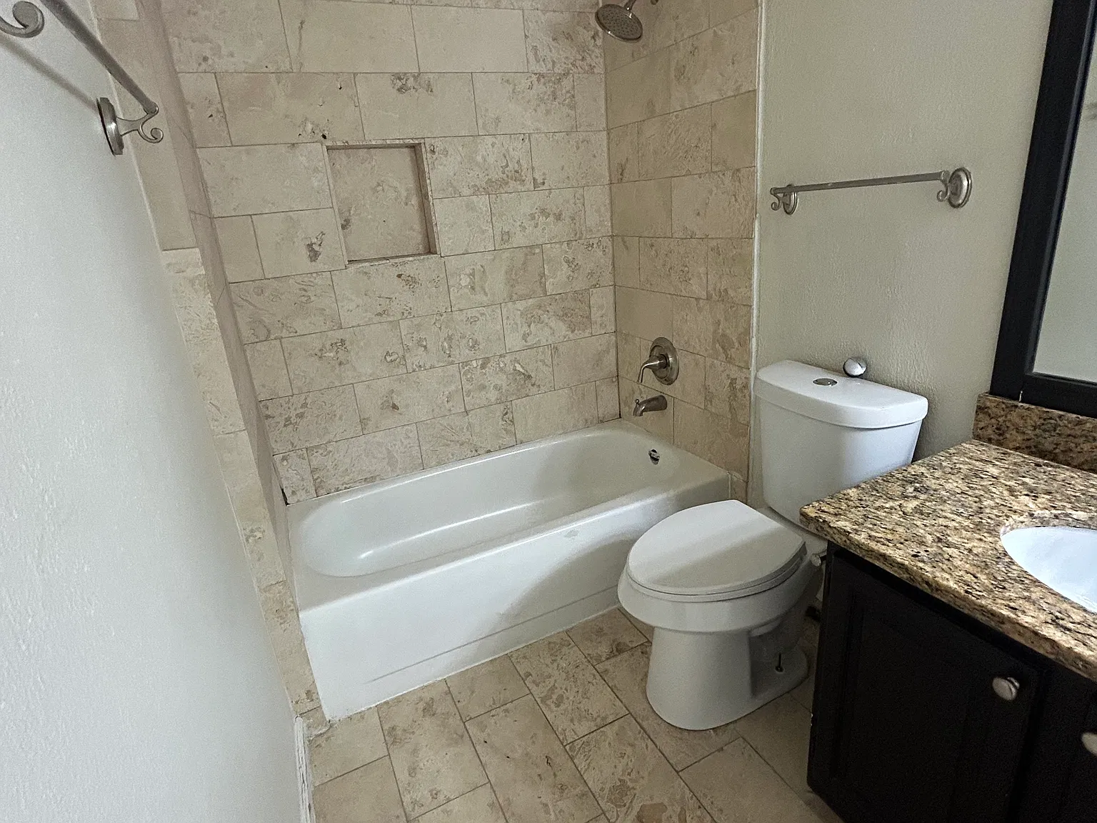 1 bed, 863 sqft, $1,700 — Photo 4