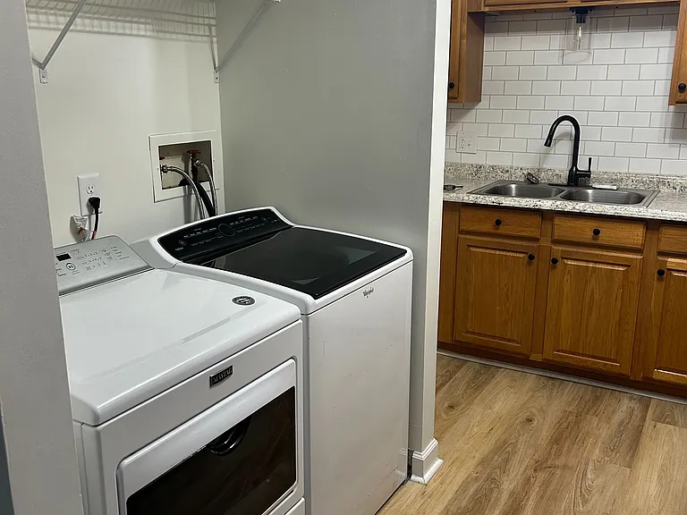 904 Elizabeth St — Photo 8