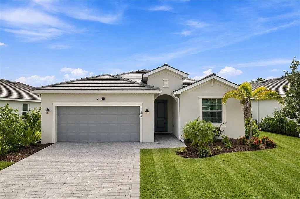 3 bed, 3.0 bath, 2214 sqft, $3,800 — Photo 3