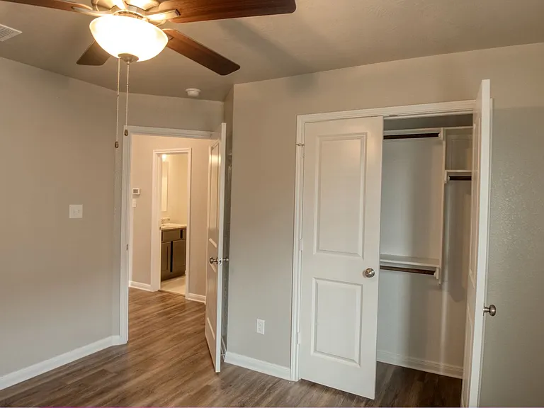 2202 John Ross Ct — Photo 10