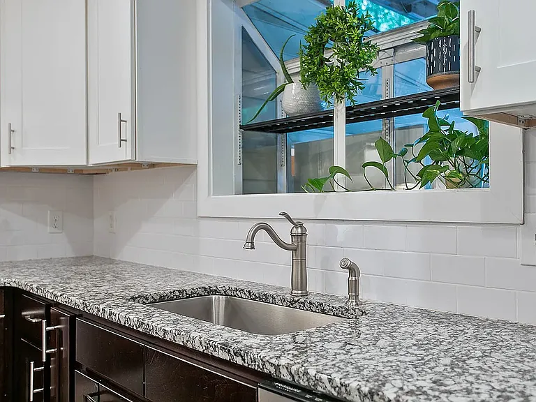 12 x 11 Kitchen with granite countertops