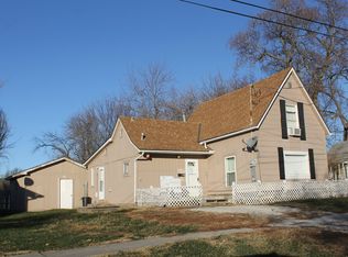232 S Locust St, Cameron, MO 64429