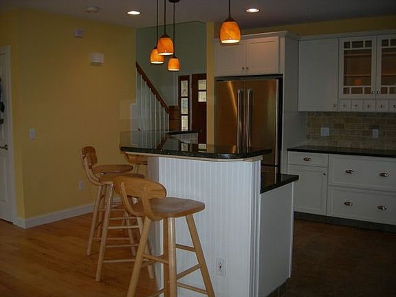 Granite Kitchen w/ stainless appliance
