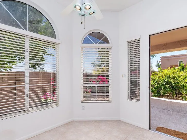 Eat-in kitchen w/ door to patio