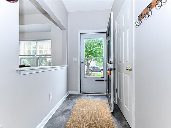 5th image of 120 Queensberry Ct