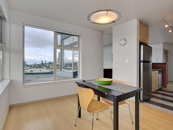 Bonus Dining/Den/Guest Room
