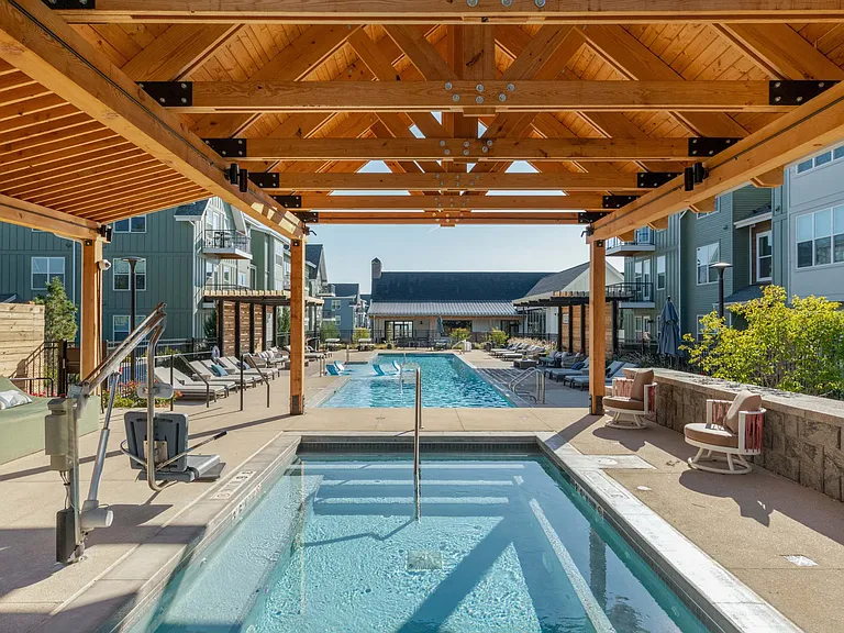 Park 40 Outdoor Swimming Pool and Spa