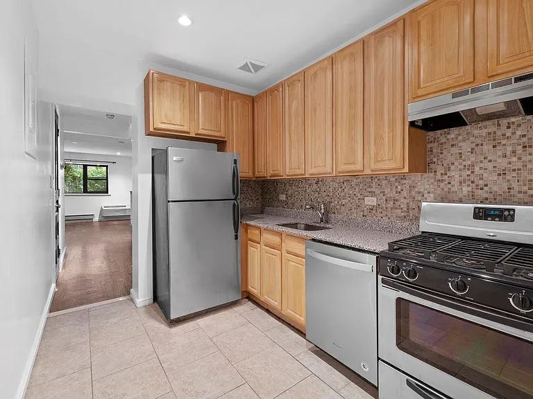 218 E 13th St #2 — Photo 3