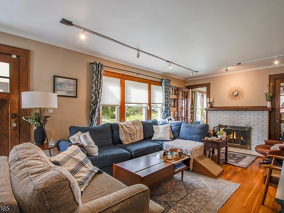 3rd image of 110 Lyons Pl