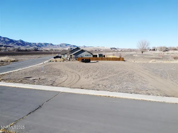 422 Seminole Dr, Yerington, NV 89447