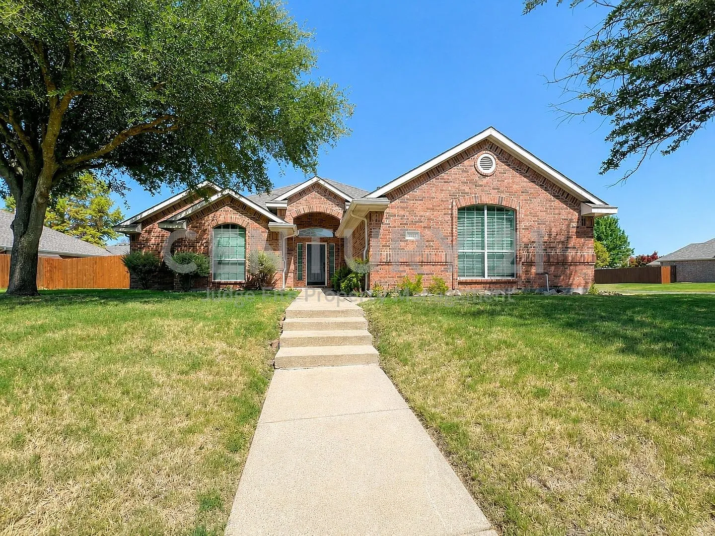 Delightful 4/2/2 with Refreshing In-Ground Pool in Weatherford For Rent! — Photo 1