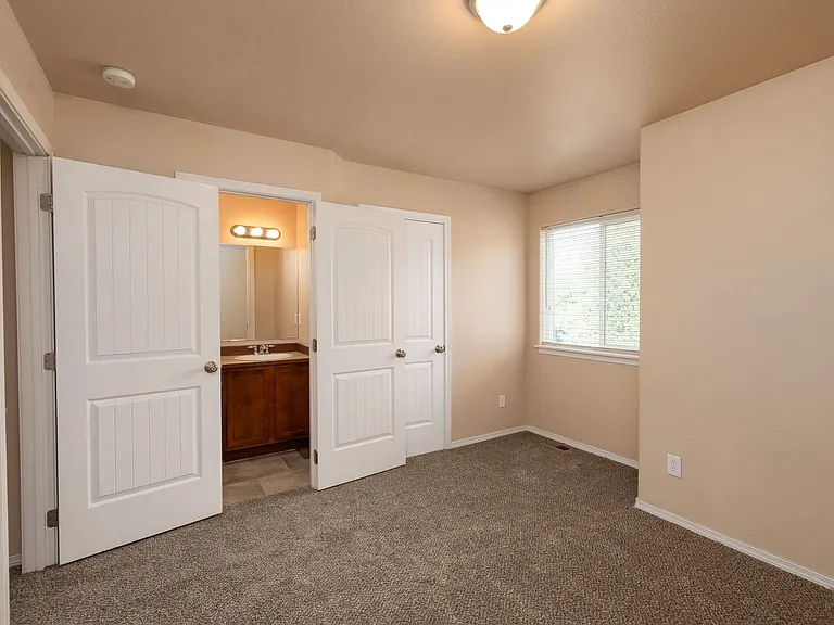 326 S Thierman Rd — Photo 19