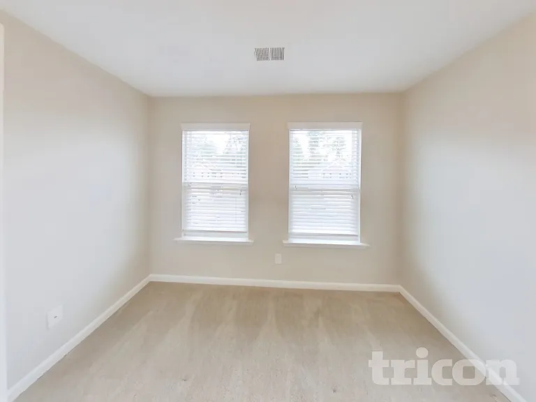 2300 Shady Dr — Photo 8