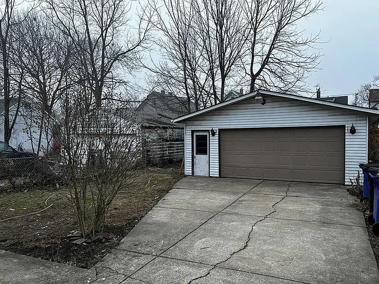 11824 Geraldine Ave — Photo 3