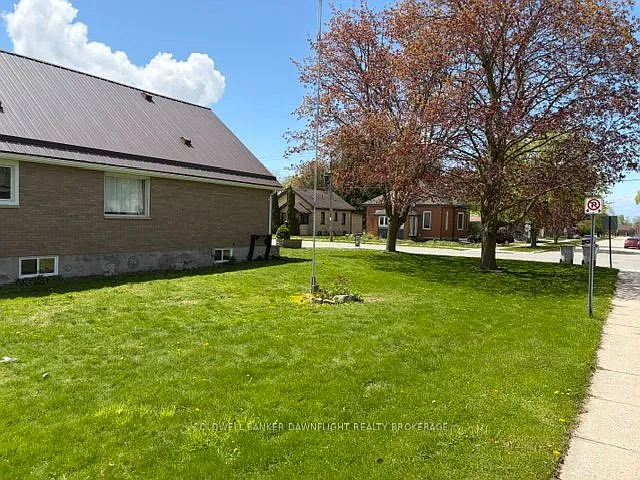 394 William St — Photo 17