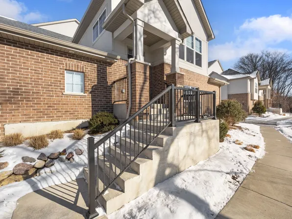 312 Woodmoor Dr, Lombard, IL 60148