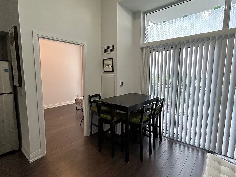20 Meadowglen Pl E #822 — Photo 27