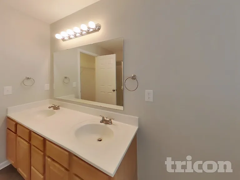 1689 Eagle Trace Dr — Photo 10