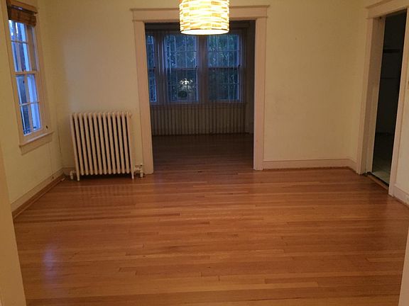 Sitting/dining room