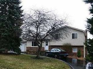 1035 Ridgemont St, Commerce Township, MI 48382