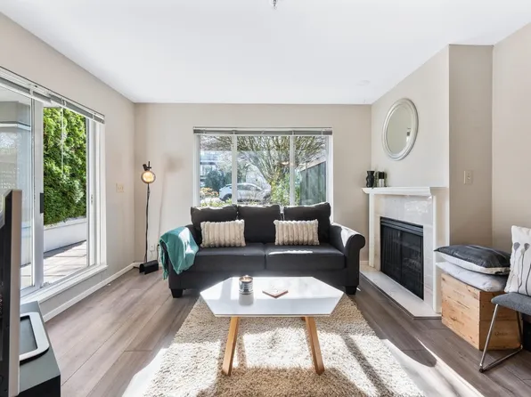 2195 W 5th Ave #102, Vancouver, BC V6K 1S1