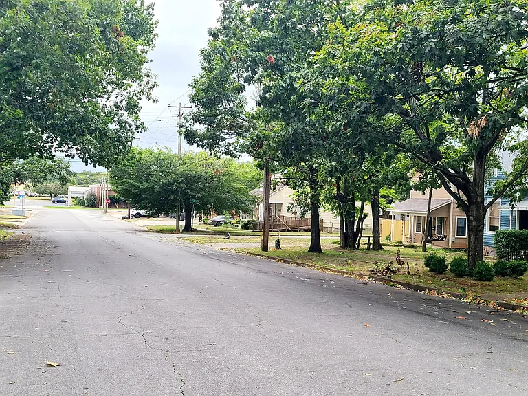 View of Oak St in Old Decatur