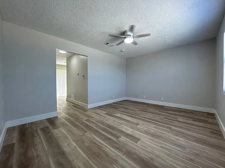 1230 S Jackson St — Photo 4