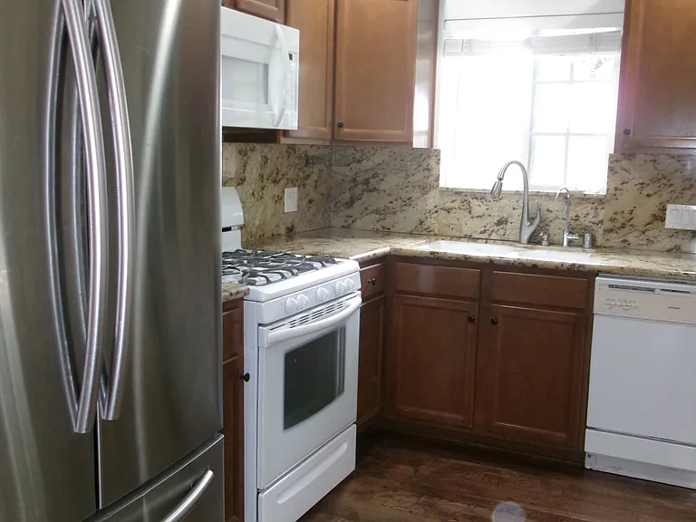 22942 Leadwell St — Photo 24