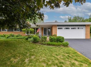 21645 Belgren Rd, Waukesha, WI 53186