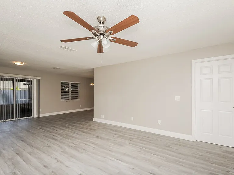 2022 Valencia Cir — Photo 6