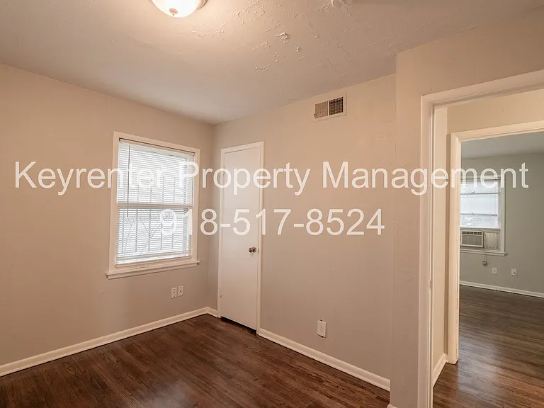1553 E 53rd St N — Photo 8