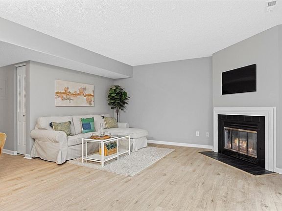 4th image of 8953 Wrenwood Ln