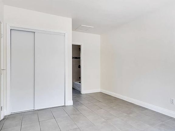 4th image of 480 W 18th St